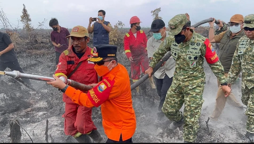 Gubernur Al Haris Turun ke Lokasi Karhutla di Muaro Jambi: 28 Hektare Terbakar, Pemprov Dorong Petani Gunakan PLTB