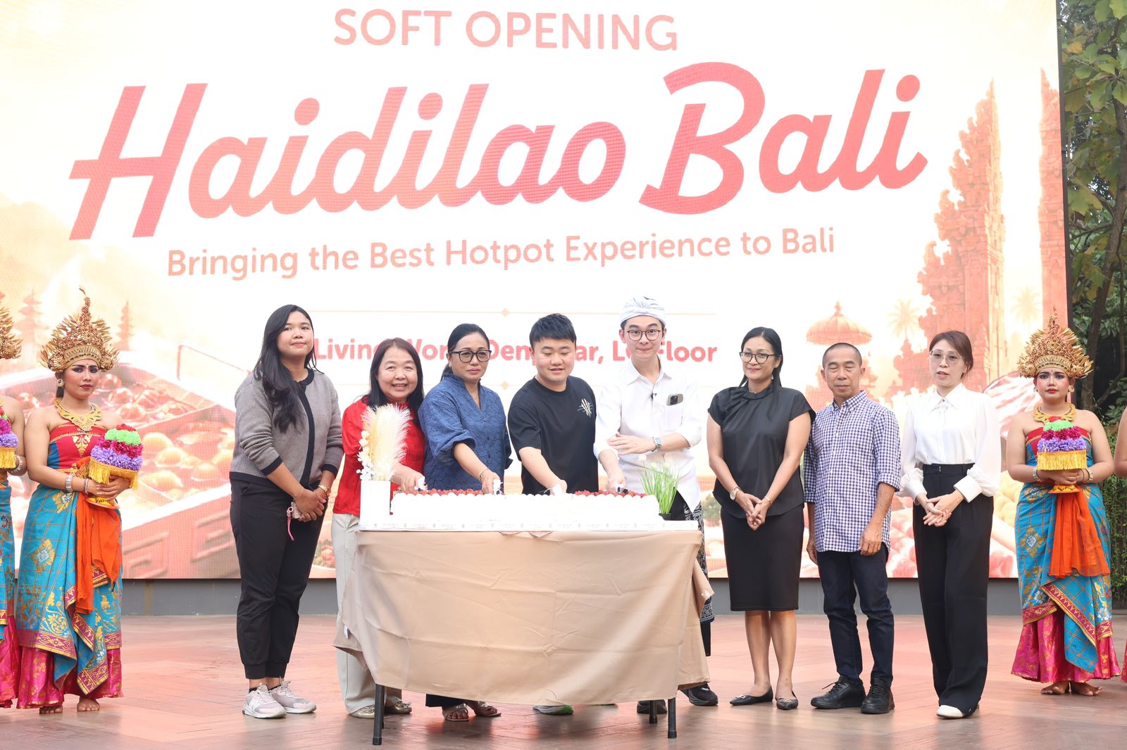 Restoran Hotpot Asal Tiongkok Haidilao Resmi Buka di Living World Denpasar, Hadirkan Pertunjukan Bian Lian