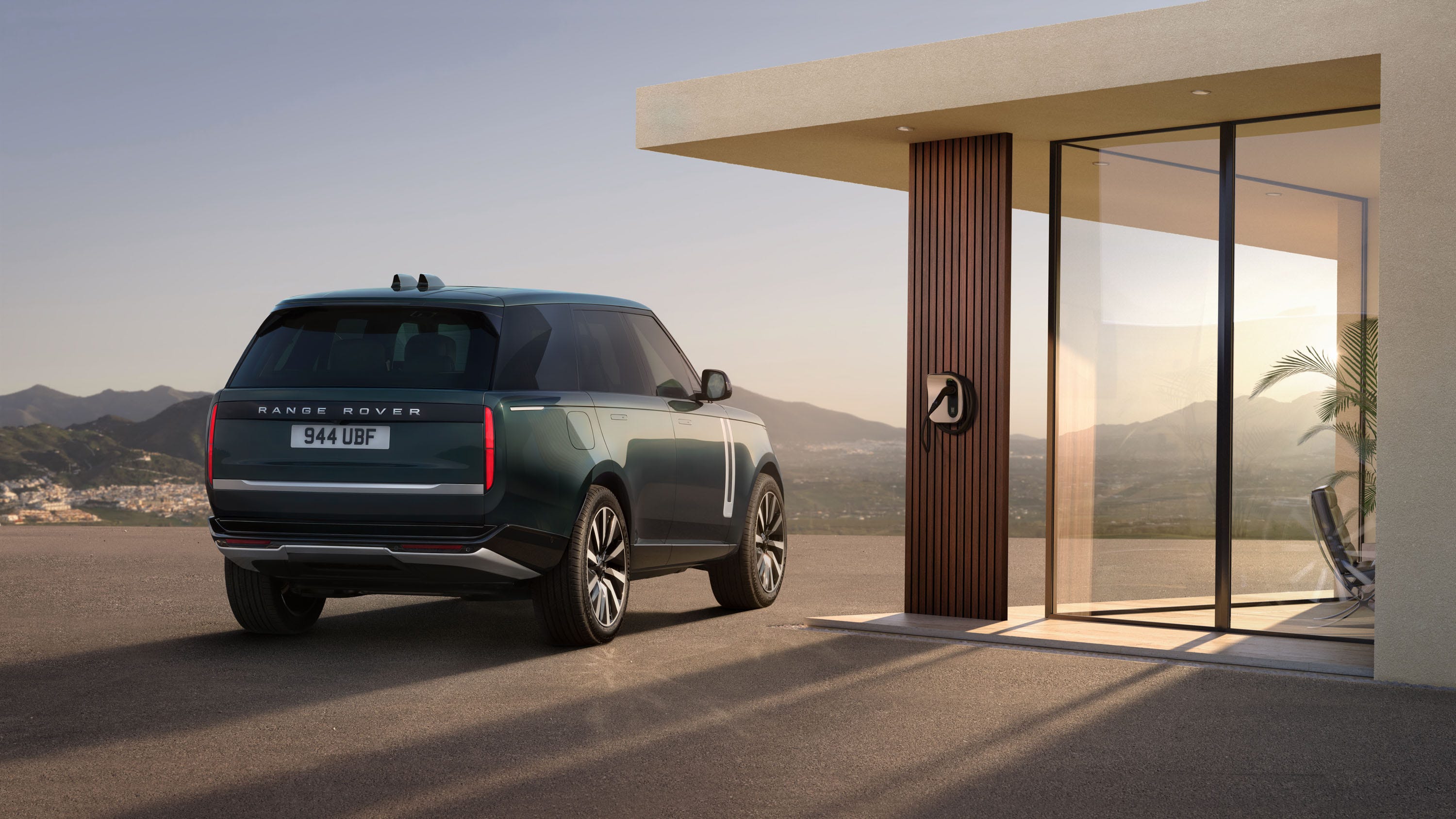 First Drive Range Rover Electric 2027: Harga Rp 2,5 Miliar, Bensin Tetap Lebih Masuk Akal