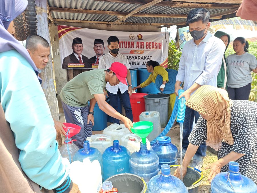 Rocky Candra Perluas Bantuan Air Bersih ke Muaro Jambi, Desa Arang-Arang Terima Pasokan di Tengah Kemarau