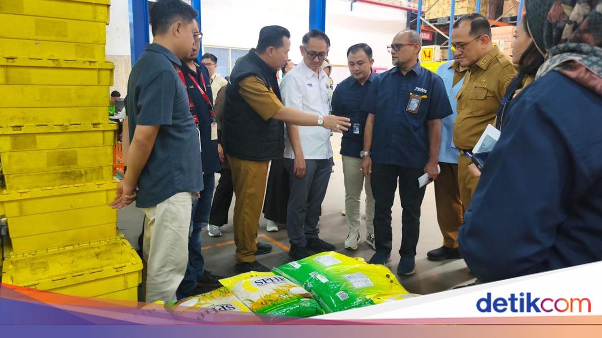 Sidak Beras Premium 5 Kg di Palembang, Stok di Ritel Modern Anjlok Hingga 80 Persen