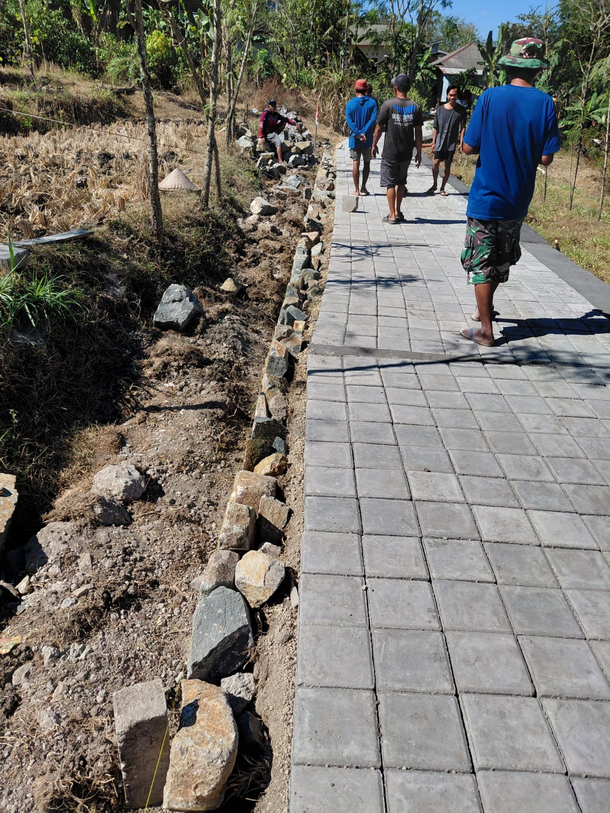 Hasil Pengerjaan Paving Block di Gerantung Praya Tengah Dinilai Tak Layak, Warga Desak DPRD NTB Lakukan Inspeksi ke Lokasi