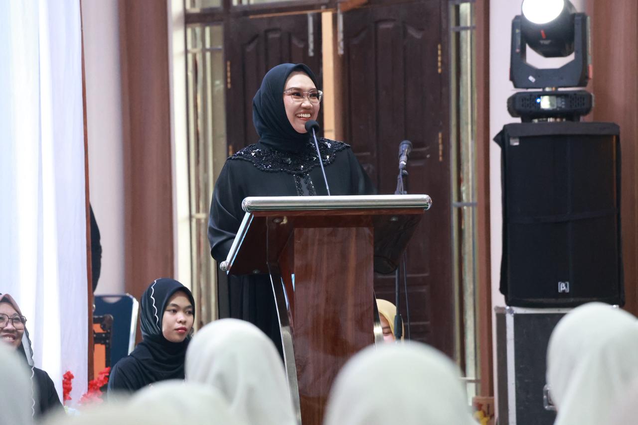 Ketua TP PKK Tanah Bumbu Andi Irmayani Minta Ibu Tak Cuma Tampil Baik di Medsos, tapi Hadir Nyata untuk Anak