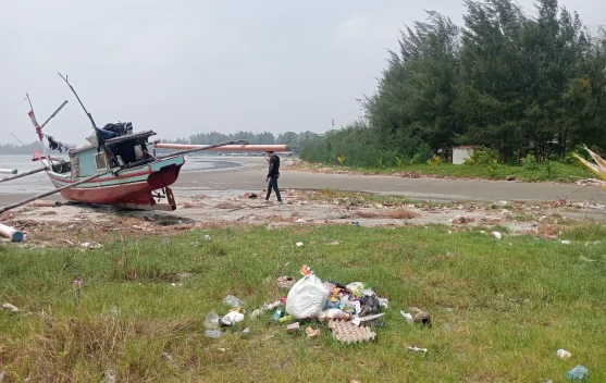 Sampah di Pantai Pondok Besi Bengkulu Keluhkan Pengunjung, Volume Membludak Saat Akhir Pekan dan Libur