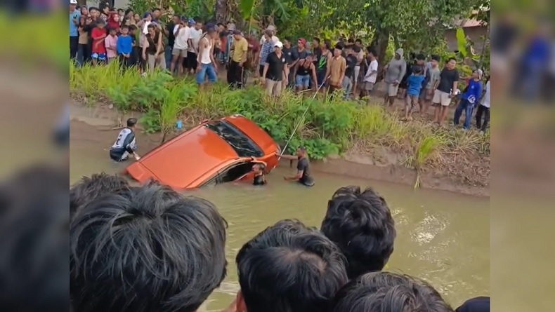 Mobil Sepasang Kekasih Terjun ke Sungai Irigasi di Lampung Timur usai Sopir Alami Microsleep
