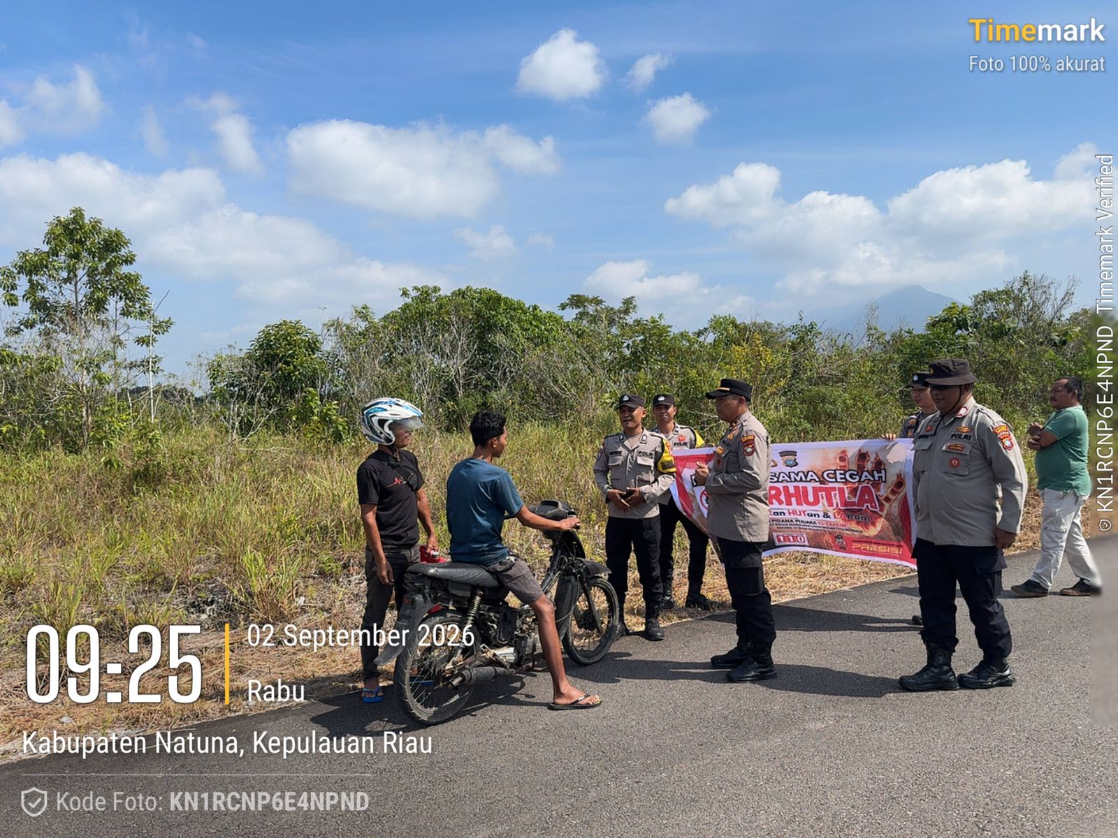 Polsek Bunguran Timur Patroli Cegah Karhutla di Natuna Saat Musim Kemarau, Edukasi Warga Larangan Bakar Lahan