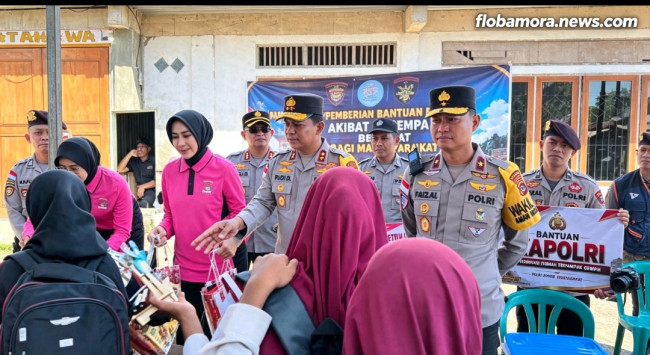 Gempa Rusak 20 Rumah Personel Polres Manggarai, Kapolda NTT Serahkan Bantuan dari Kapolri