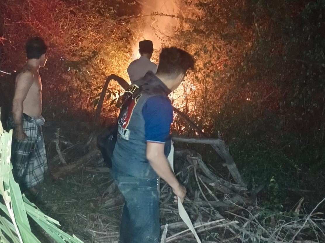 Damkar Muba Padamkan Karhutla di Petaling, Api Dekat Permukiman Warga Berhasil Dikendalikan