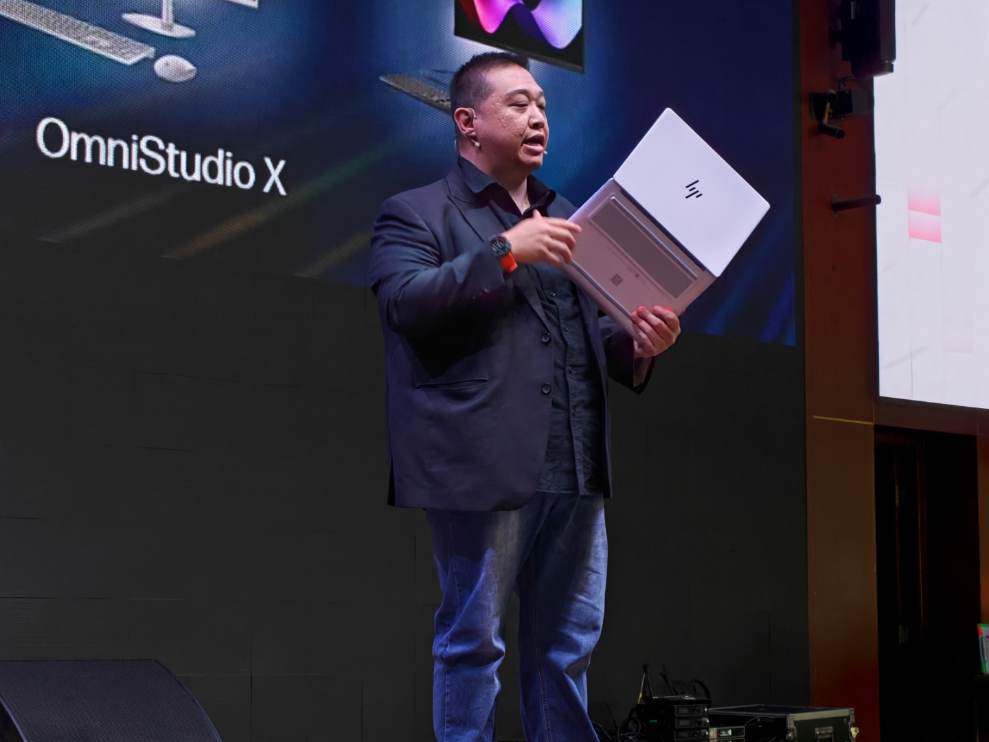 HP OmniBook Resmi Hadir di Indonesia, Bawa Fitur AI Pindahkan Aplikasi Lewat Gerakan Mata