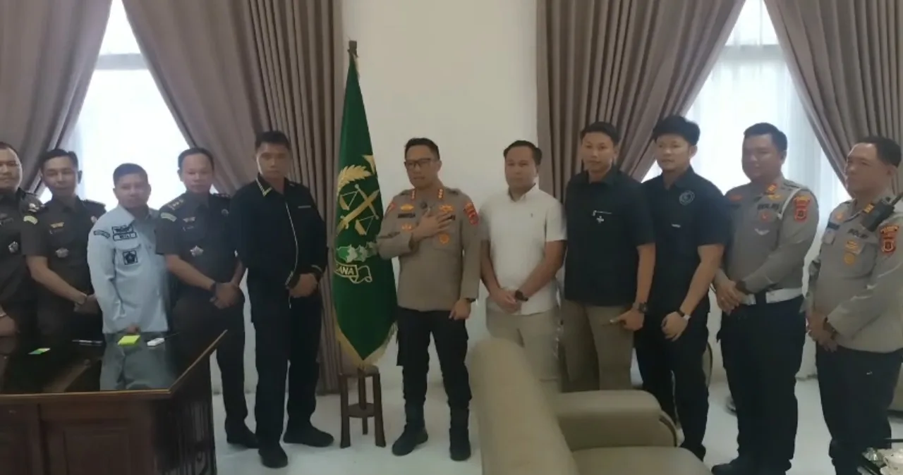 Sinergi APH Kota Jambi: Kapolresta dan Ketua DPRD Beri Kejutan Hangat pada HUT ke-81 Kejaksaan RI