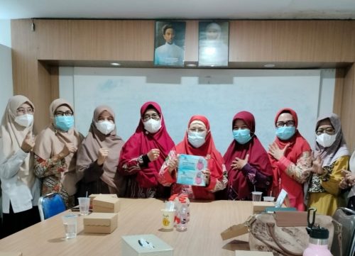 Aisyiyah Kalsel Bagikan 4.500 Masker ke Warga Terdampak Kabut Asap di Banjar dan Banjarbaru