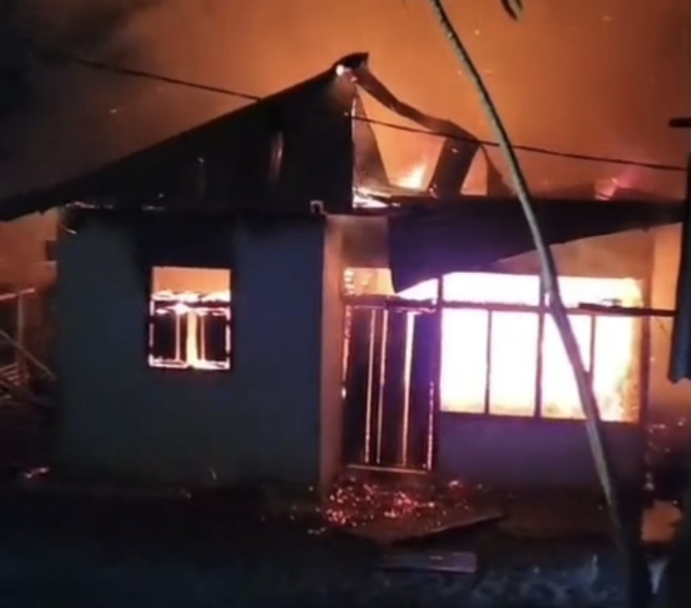 Rumah Warga di Pinasungkulan Bitung Terbakar Subuh Hari, Kerugian Capai Puluhan Juta Rupiah