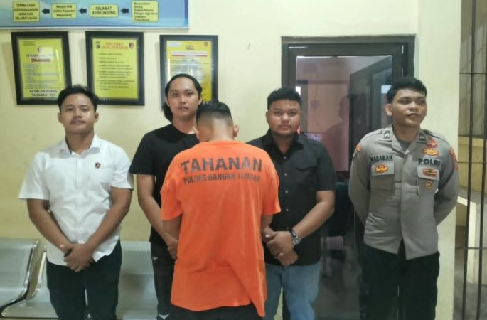 Polsek Bateng-Babel Bekuk AP, Pria Pangkalpinang yang Tipu IRT Mengaku Polisi Saat Santai di Warung Kampak