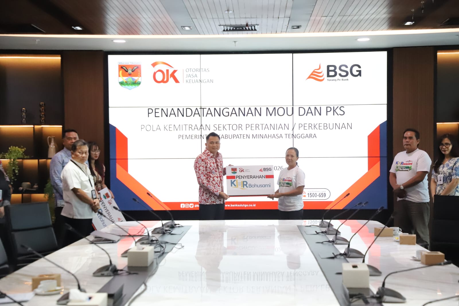 Bupati Ronald Kandoli Tandatangani MoU Hilirisasi Kelapa dengan Bank SulutGo dan Offtaker, Petani Mitra Tak Lagi Jual Mentah
