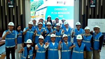 11 Pelajar SMAN Se-Indonesia Belajar Konservasi Air di PLTA Bandung