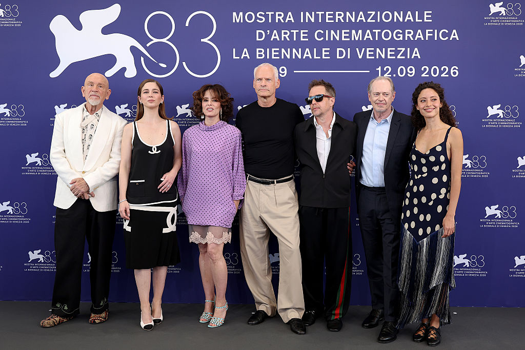 Wild Horse Nine Pukau Venice: John Malkovich dan Sam Rockwell Sabet Pujian Awal