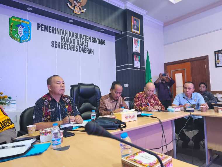 Pemkab Sintang Desak Pertamina Tambah Mobil Tangki Pertalite, Bupati Soroti Barcode dan Penertiban SPBU
