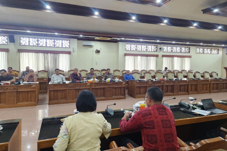 Bea Cukai Didorong Buka Data 19.142 Botol Barang Kena Cukai; Trem Listrik Bandara-Canggu Ditargetkan Groundbreaking Maret 2027