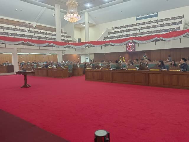 KUA PPAS Kalbar 2027 Akhirnya Ditandatangani di Tengah Sikap Tolak Fraksi, Anggaran Merosot Jadi Rp 5,8 Triliun