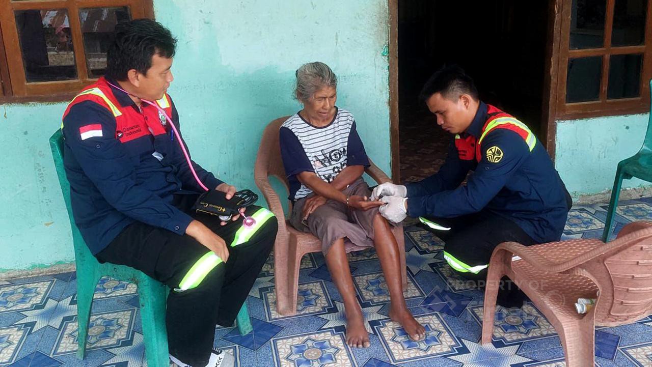 151 Warga Desa Boafeo Ende Terima Layanan Kesehatan Gratis dari PT TIMAH Pascagempa, Akses Jalan Jadi Kendala