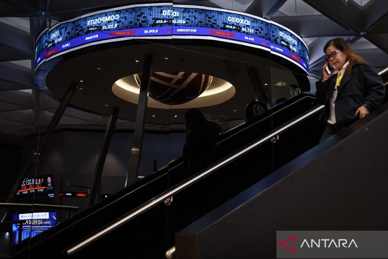 Harga Minyak Mentah Meroket, IHSG Ditutup Tertekan 4,16 Poin ke Level 6.595,78