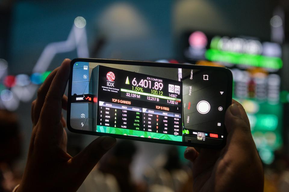 IHSG Ditutup Menguat 1,09% ke Level 6.667, Transaksi Crossing ASII Capai Rp 198,8 Miliar