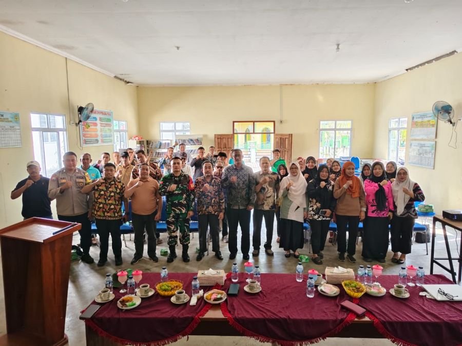 Cegah Stunting di Karimun, Babinsa dan Warga Desa Lubuk Rembuk bareng demi Tumbuh Kembang Anak