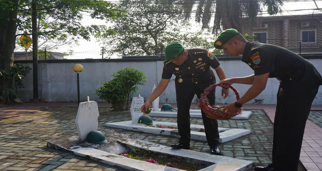 HUT ke-79 Korem 043/Gatam Diperingati dengan Ziarah di TMP Metro, Kasrem: Jejak Pahlawan Harus Dilanjutkan lewat Kerja Nyata