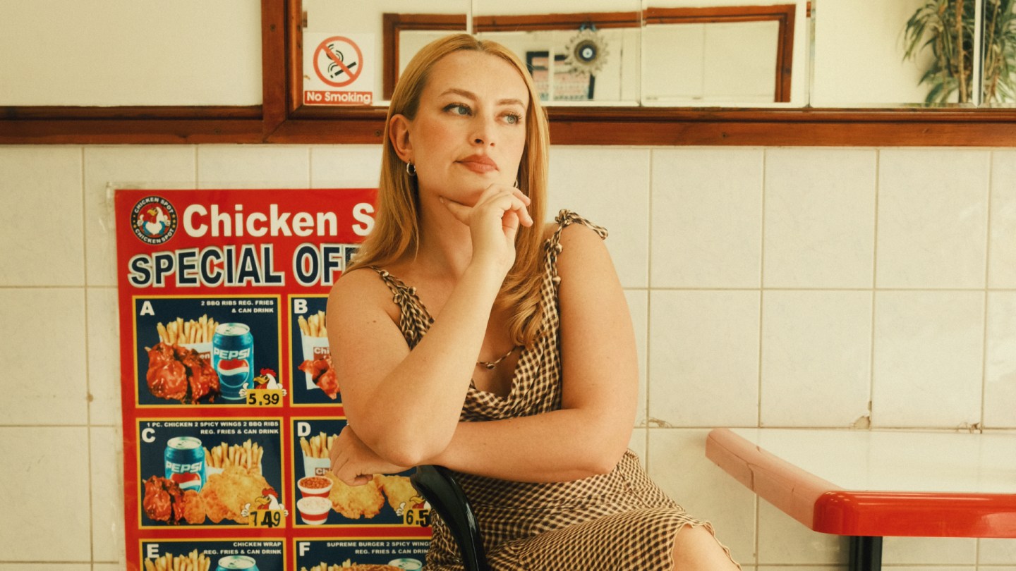 Amelia Dimoldenberg Akhiri Chicken Shop Date Usai 10 Tahun Tayang