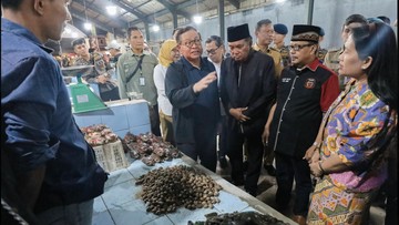 Pemprov DKI Relokasi 614 PKL Kramat Jati, Insentif Rp 180.000 per Bulan dan Sanksi Penertiban Disiapkan