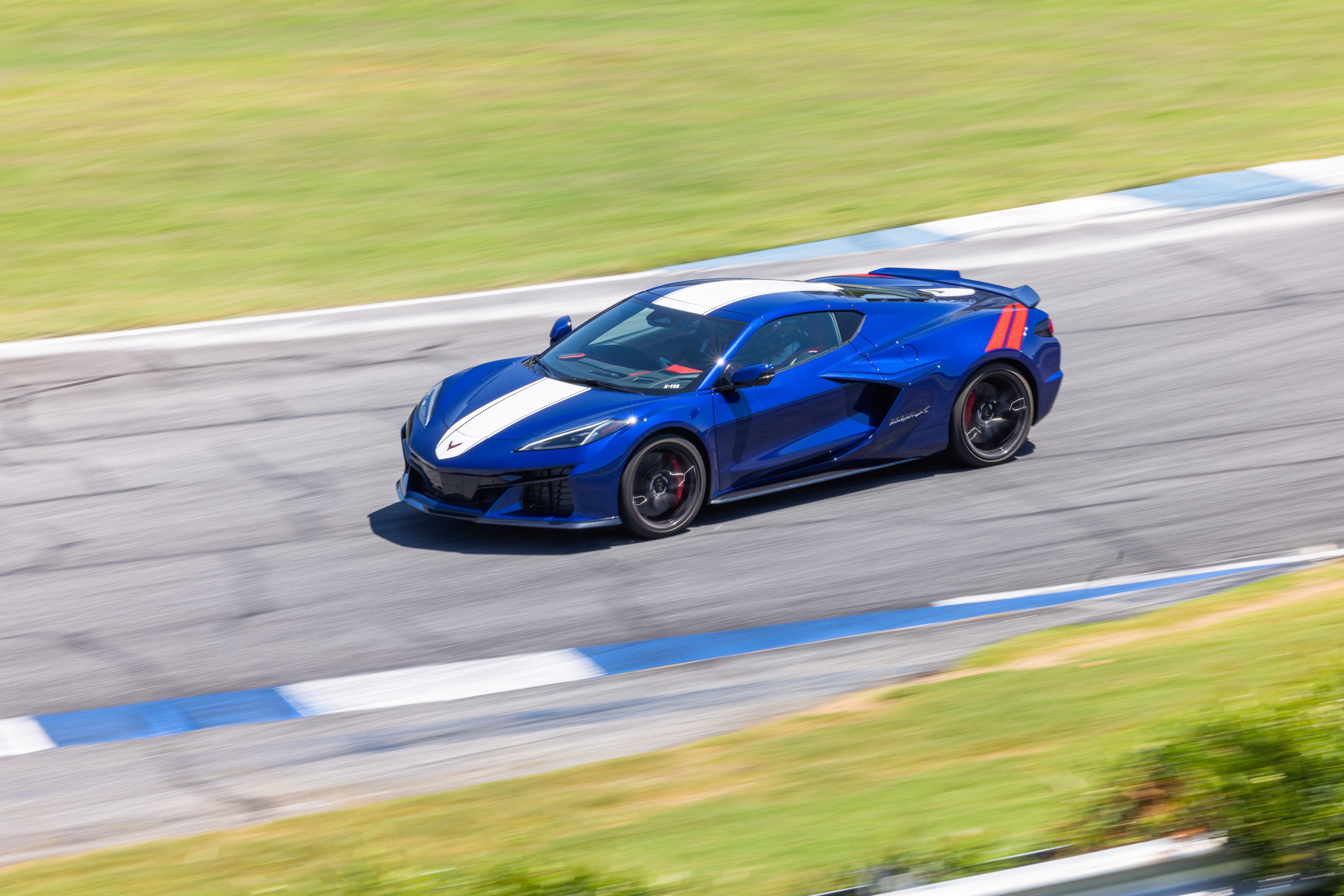 Chevrolet Corvette Grand Sport X 2027: Hybrid 721 HP, Jawaban atas E-Ray yang Pensiun