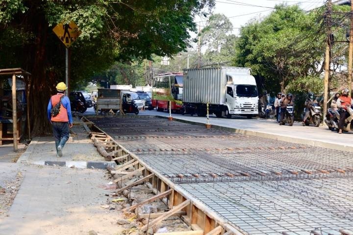 Perbaikan Jalan Raya M. Toha di Kota Tangerang Nyaris Rampung, Pengecoran Sisa Dua Tahap