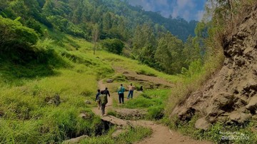Trekking ke Air Terjun Pringgodani dari Centhung Blumbang, Jalur Menantang di Lereng Lawu