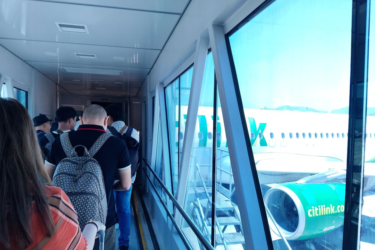 Pesawat Garuda GA604 Pecah Ban Saat Terbang, Bandara Sultan Hasanuddin Maros Sempat Tutup Landasan