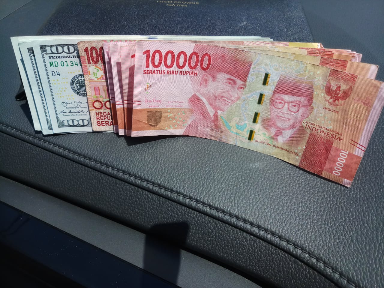 Rupiah Bertengger di Level Tertinggi 15 Minggu ke Rp17.655/USD, Dolar Makin Tertekan