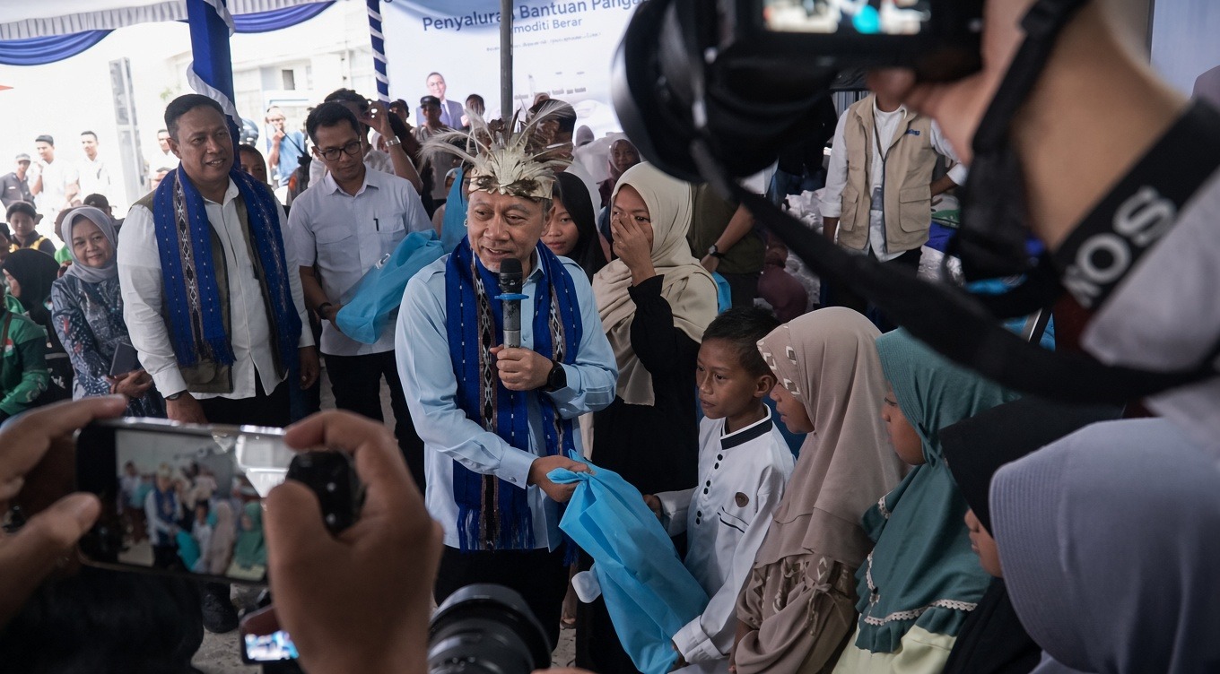 7.977 Ton Beras Bantuan Pangan Disalurkan untuk 265.900 Warga Maluku, Menko Pangan Tinjau Langsung di Ambon