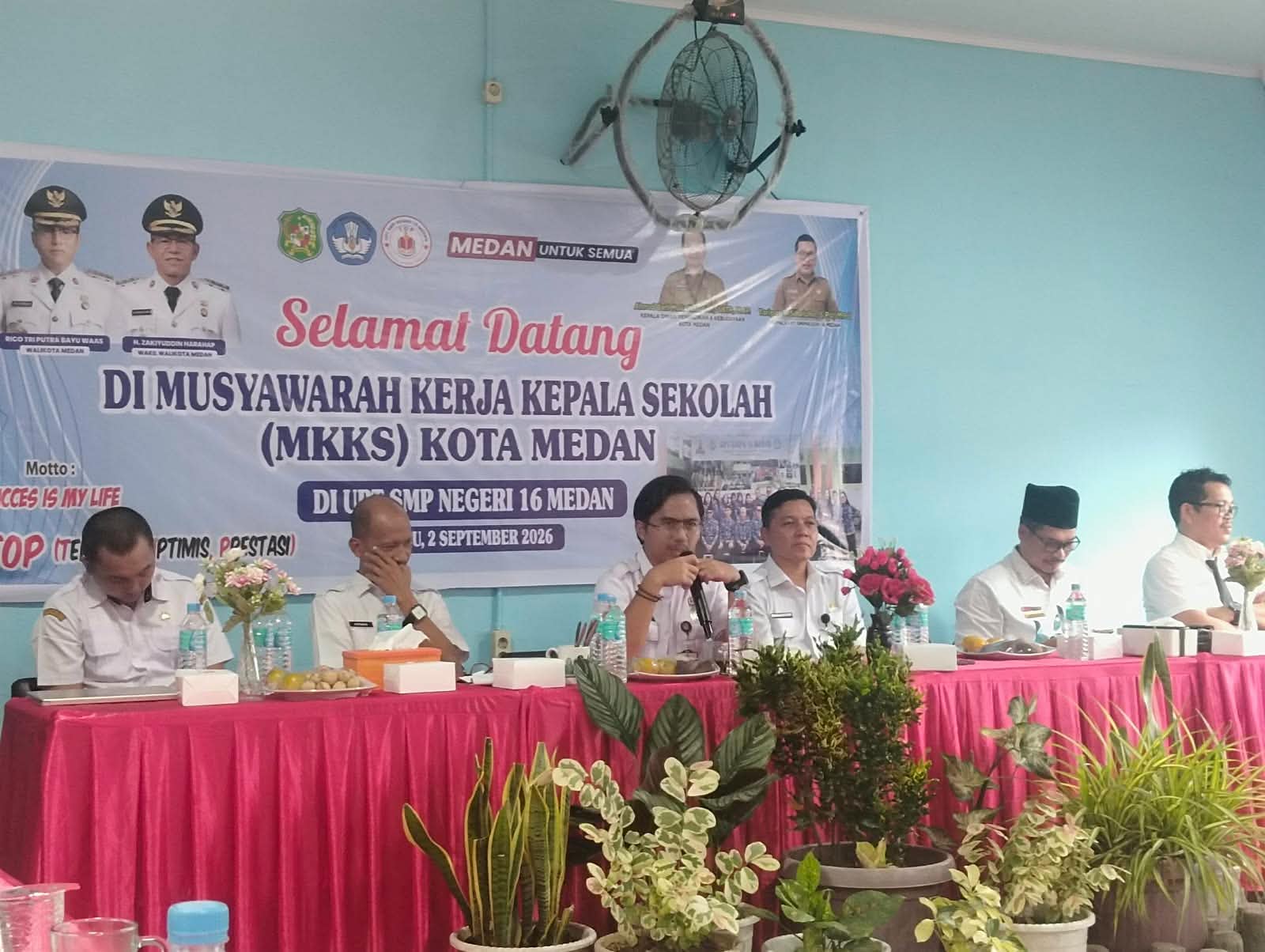 45 Kepala SMP Negeri se-Kota Medan Ikuti MKKS di SMP 16, Tiga Sekolah Raih Penghargaan Kebersihan