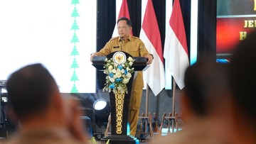 Instruksi Prabowo ke Mendagri: Rapikan Spanduk Promosi yang Tak Sedap Dipandang