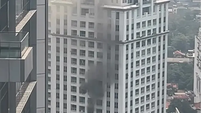 Damkar Kerahkan 105 Personel dan 21 Unit Padamkan Kebakaran Apartemen Pavilion Jakpus, Sisir Penghuni Terjebak