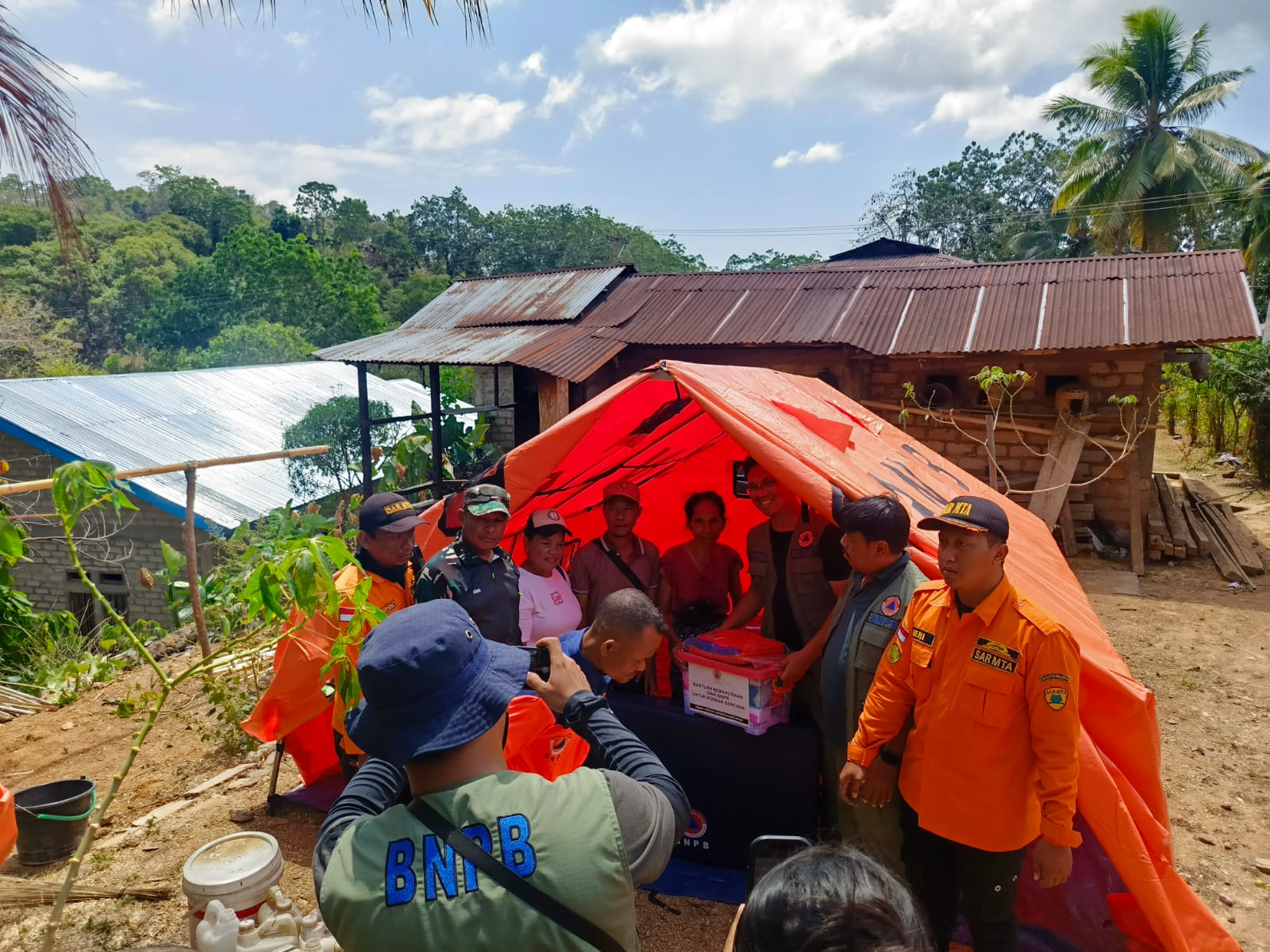 Ribuan Warga Korban Gempa Flores di Manggarai Timur Butuh 3.000 Terpal Usai 12 Hari Tidur Beralas Tanah