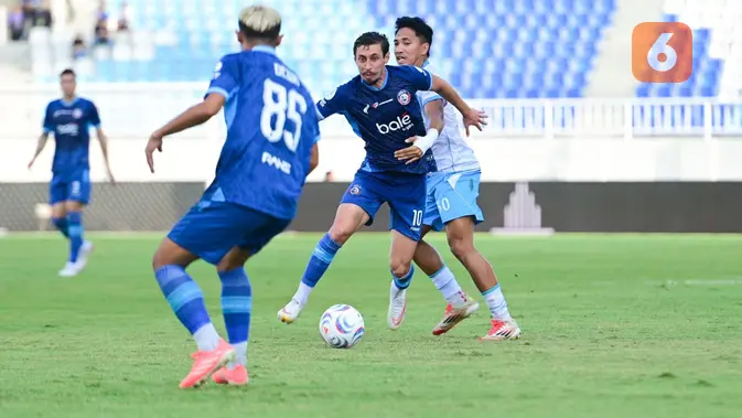 Formasi Tanpa Striker Jadi Kunci Kemenangan Telak 4-0 Arema FC atas Isenmulang