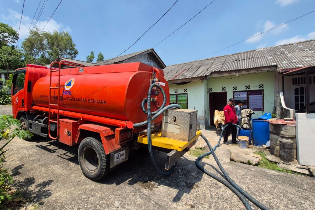 BPBD Tanjungpinang Salurkan 26 Ton Air Bersih untuk 400 KK Terdampak Kekeringan di Kelurahan Batu IX