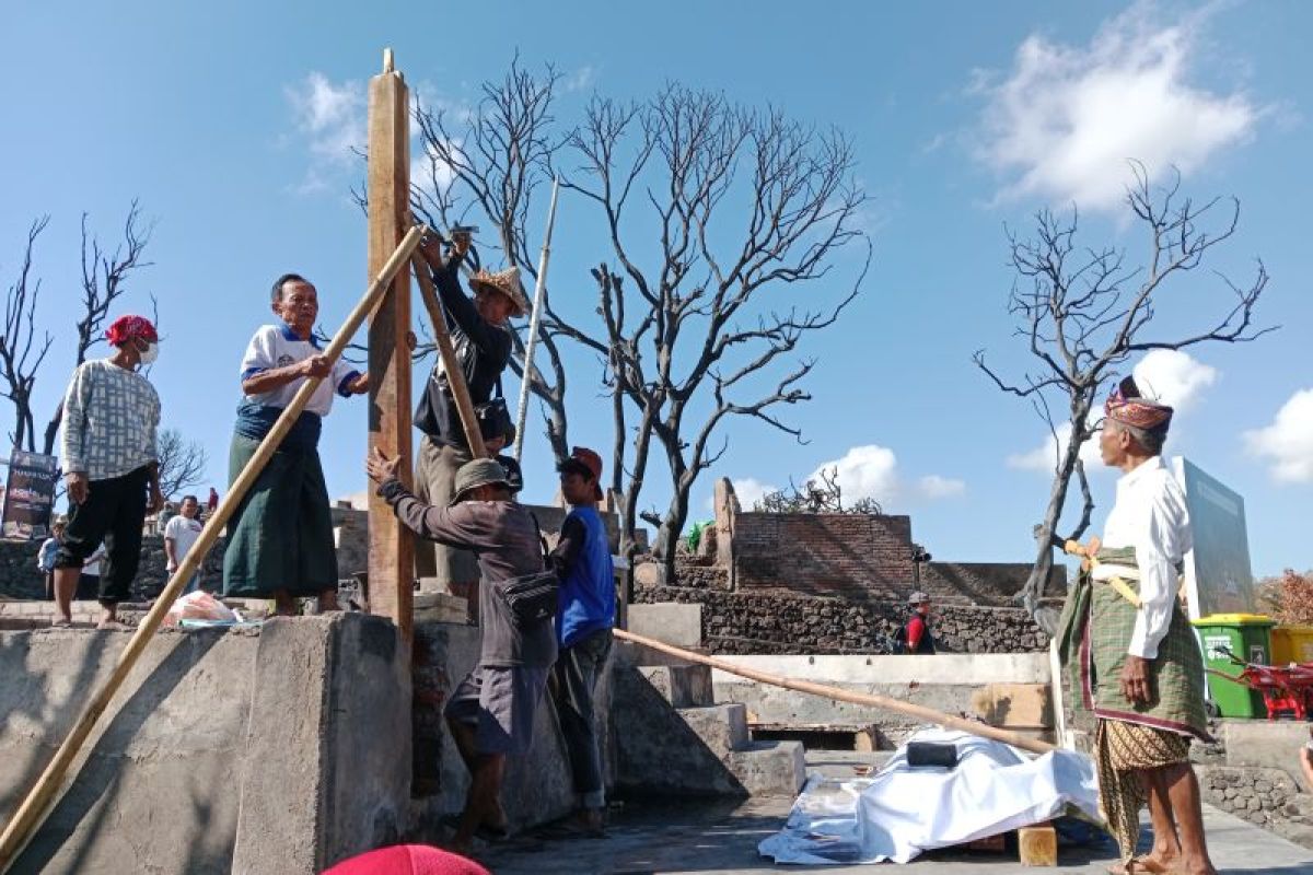 Dampak Kebakaran Kampung Adat Sade: 75 Rumah Adat Rusak, Rekonstruksi Kini Mulai Lewat Ritual Nyemulak