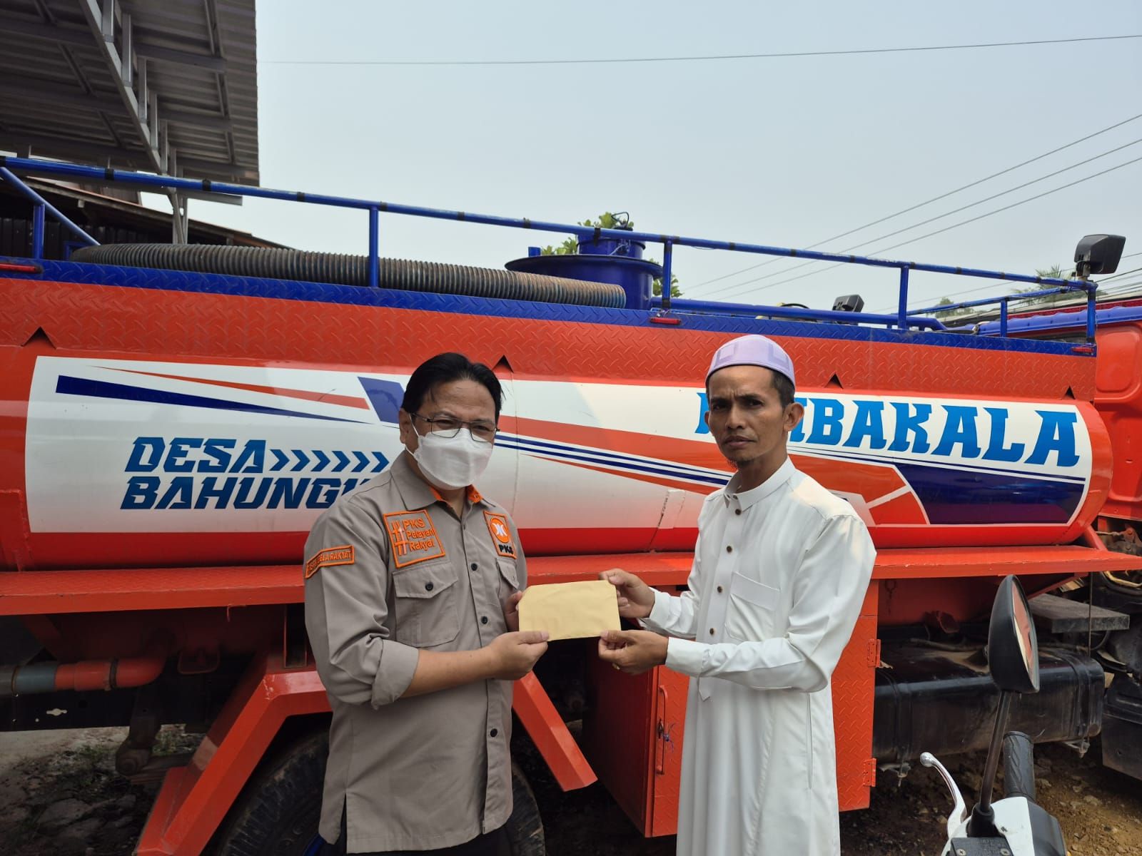 Bantuan Operasional untuk 3 UPBS di Tabalong, Anggota DPRD Kalsel Firman Yusi Perkuat Kesiapsiagaan Karhutla