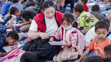 Pinka Haprani Putri Puan Maharani Beri Trauma Healing Anak Gempa NTT