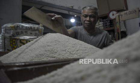 Harga Beras di Pasar Bandung Sesuai HET, Stok Aman hingga Beberapa Bulan