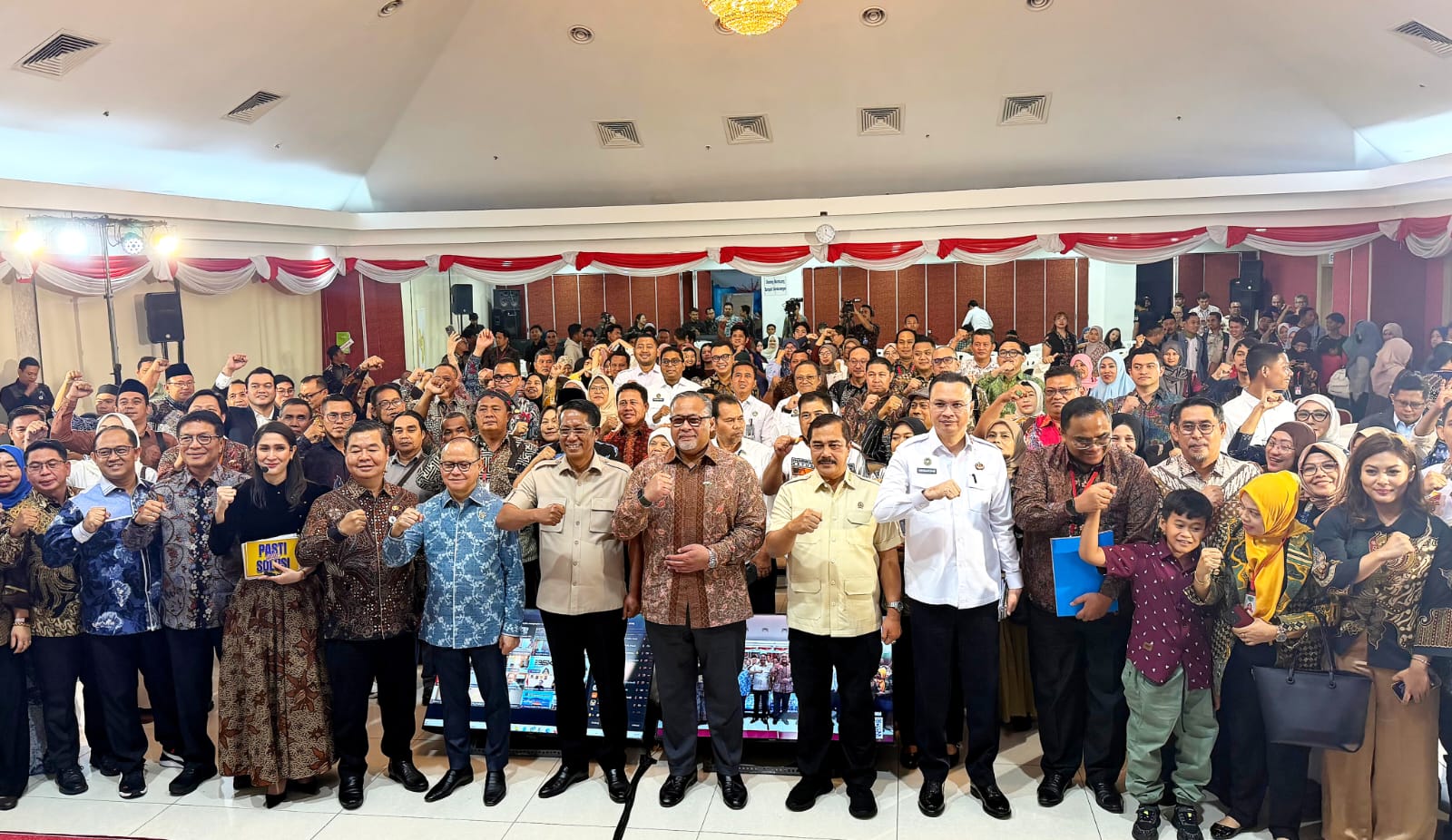 1.500 WNI di Malaysia Terima SK Kewarganegaraan, 5 Kementerian/Lembaga Turun ke Empat Kota Lewat Program PASTI ADA SOLUSI