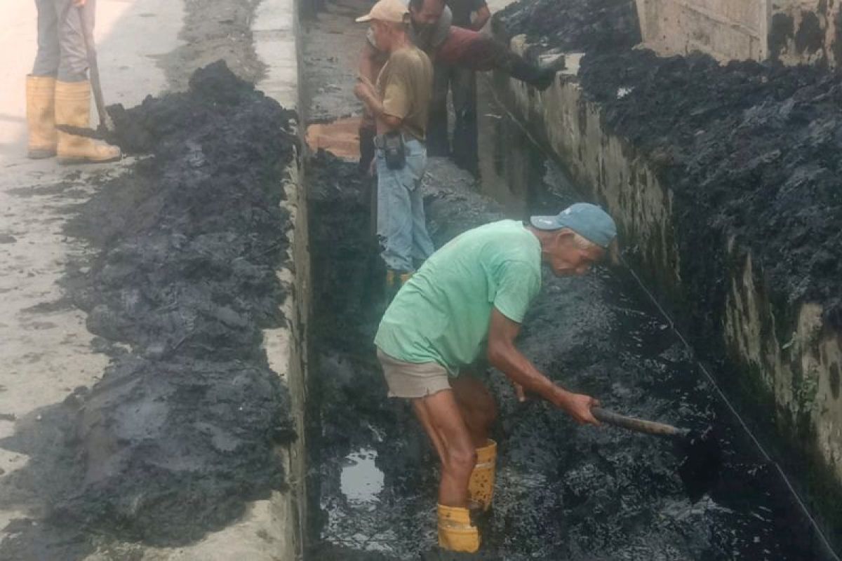 SMBR Bersihkan 600 Meter Drainase di Way Lunik Bandarlampung, Libatkan Warga untuk Antisipasi Banjir