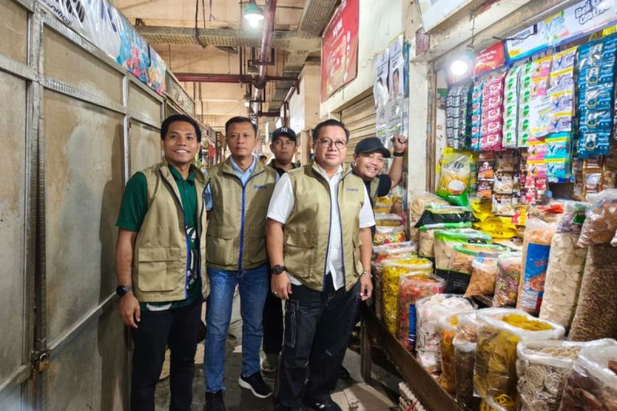 Bulog Jatim Guyur 700 Ton Beras SPHP dan 20 Ribu Liter MinyaKita ke Pasar Tradisional Surabaya
