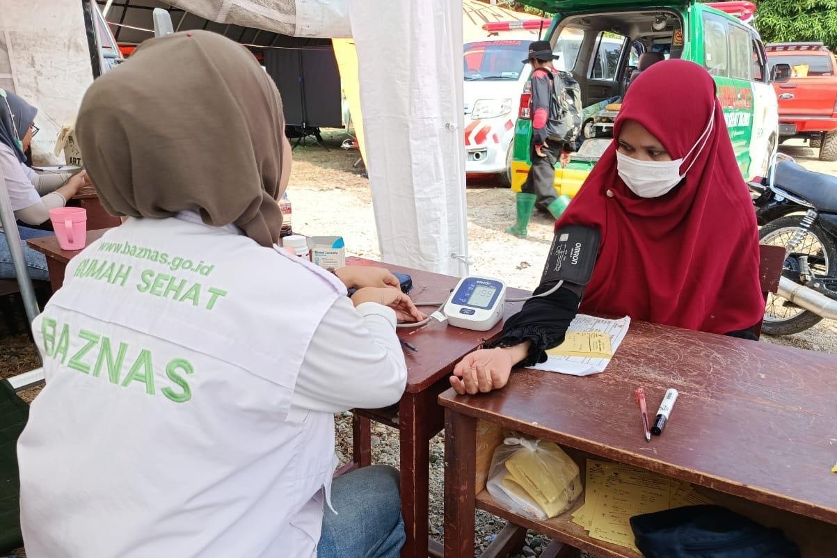 Baznas Kerahkan Tim Medis ke Desa Avolua, 182 Warga Korban Banjir Parigi Moutong Dapat Pengobatan Gratis